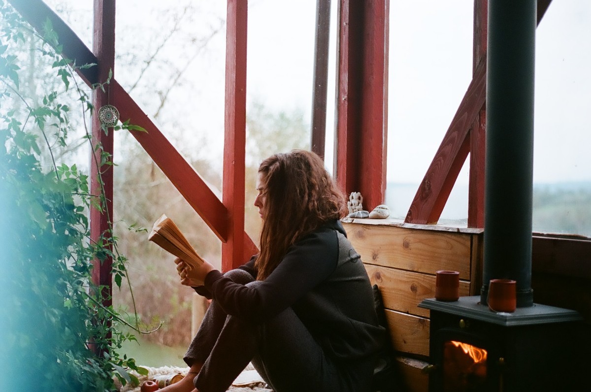 girl reading